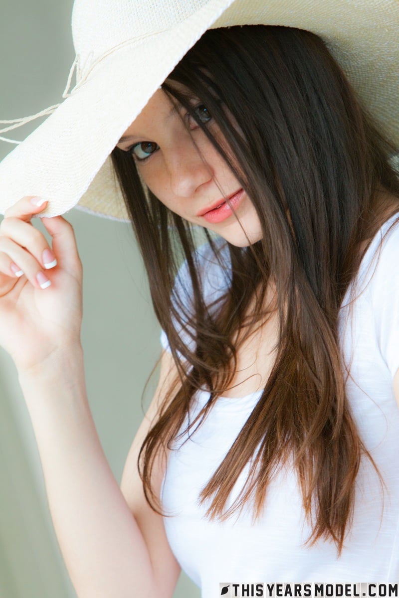 Rilee Marks in Sunhat photo 1 of 15
